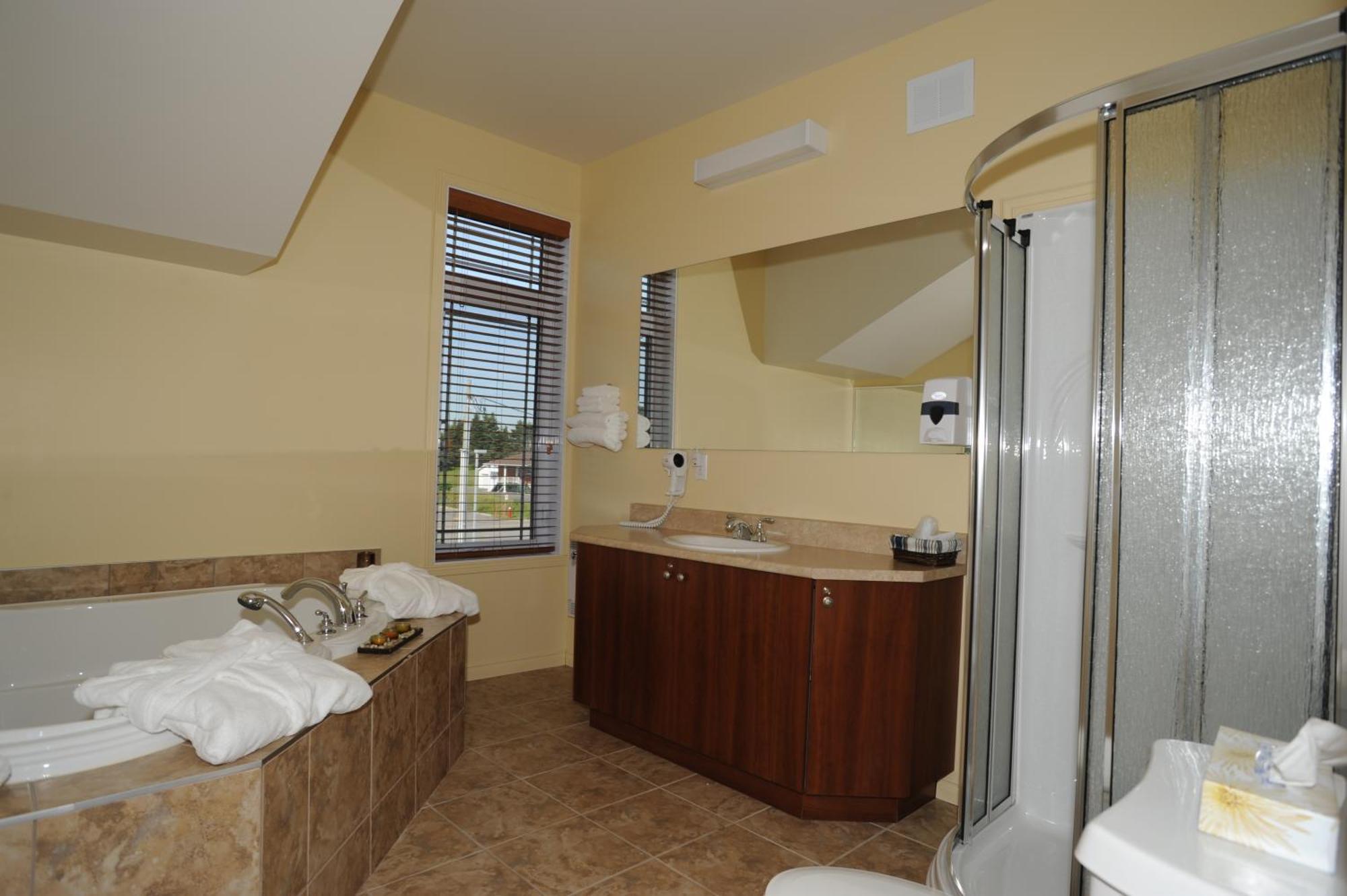Hotel La Porte De La Matawinie -Hotel Matha Saint Jean De Matha ภายนอก รูปภาพ