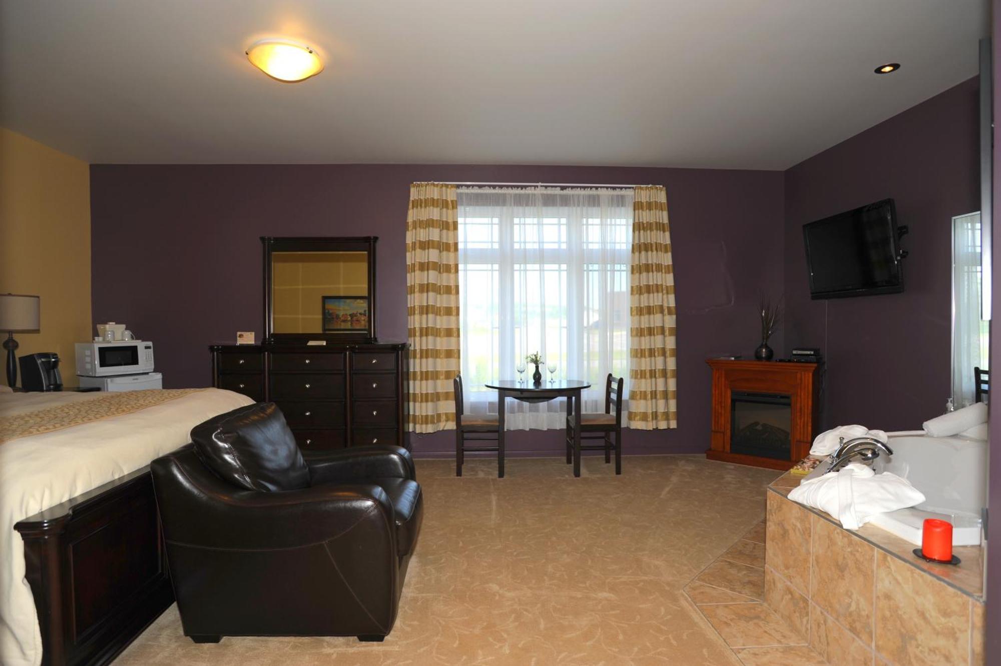 Hotel La Porte De La Matawinie -Hotel Matha Saint Jean De Matha ภายนอก รูปภาพ
